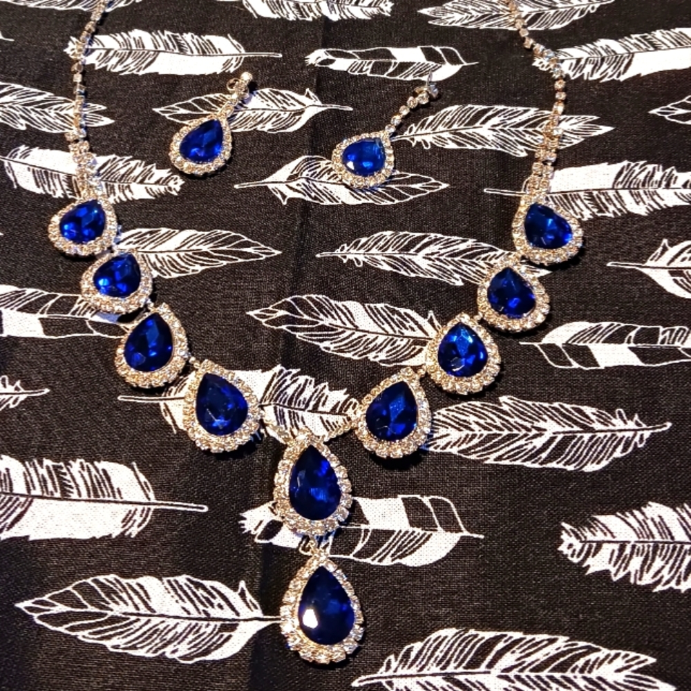 Glam Necklace and Earring Set
